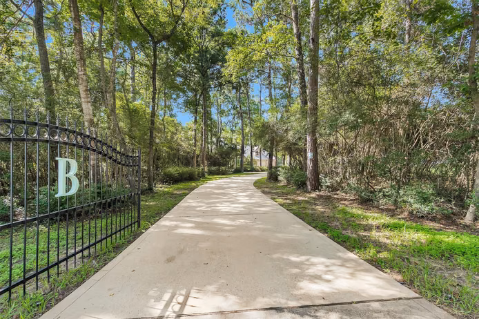 Photo 2 of 11018 Lake Windcrest, Magnolia, TX
