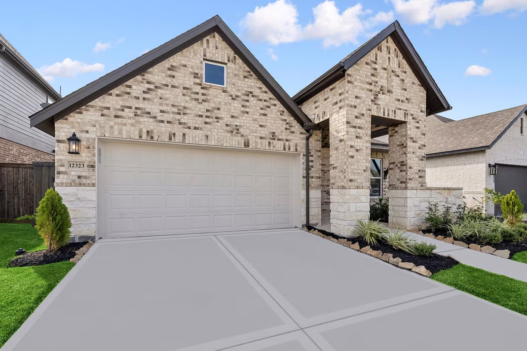 Photo 2 of 12323 Palmetto Drive, Mont Belvieu, TX