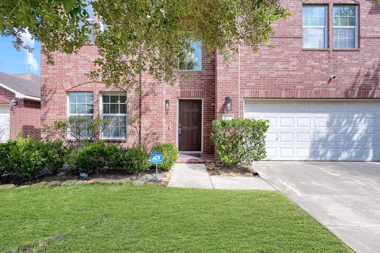 Photo 3 of 30327 Deleon Fields Drive, Spring, TX