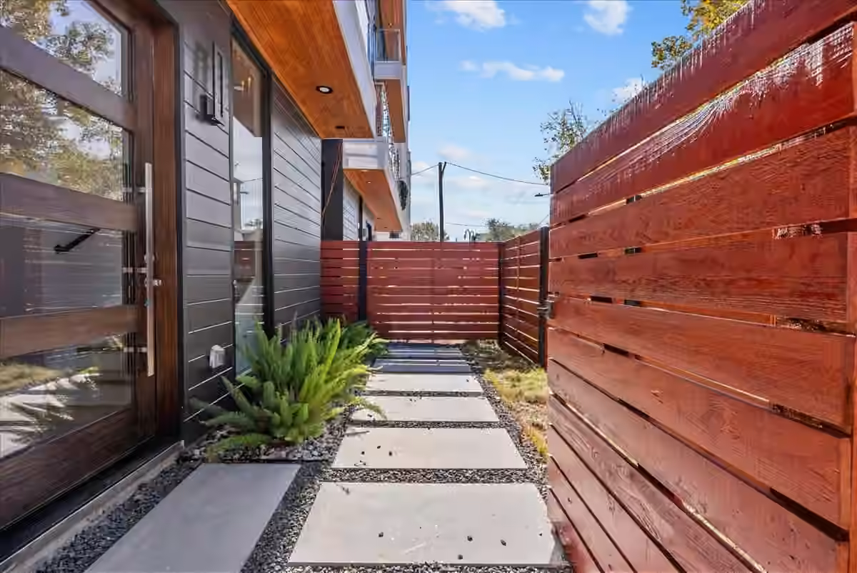 Photo 4 of 516 Reinerman Street, Houston, TX