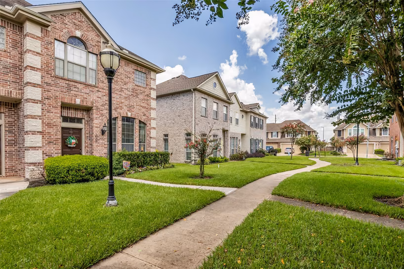 Photo 3 of 2719 Windy Thicket Lane, Houston, TX
