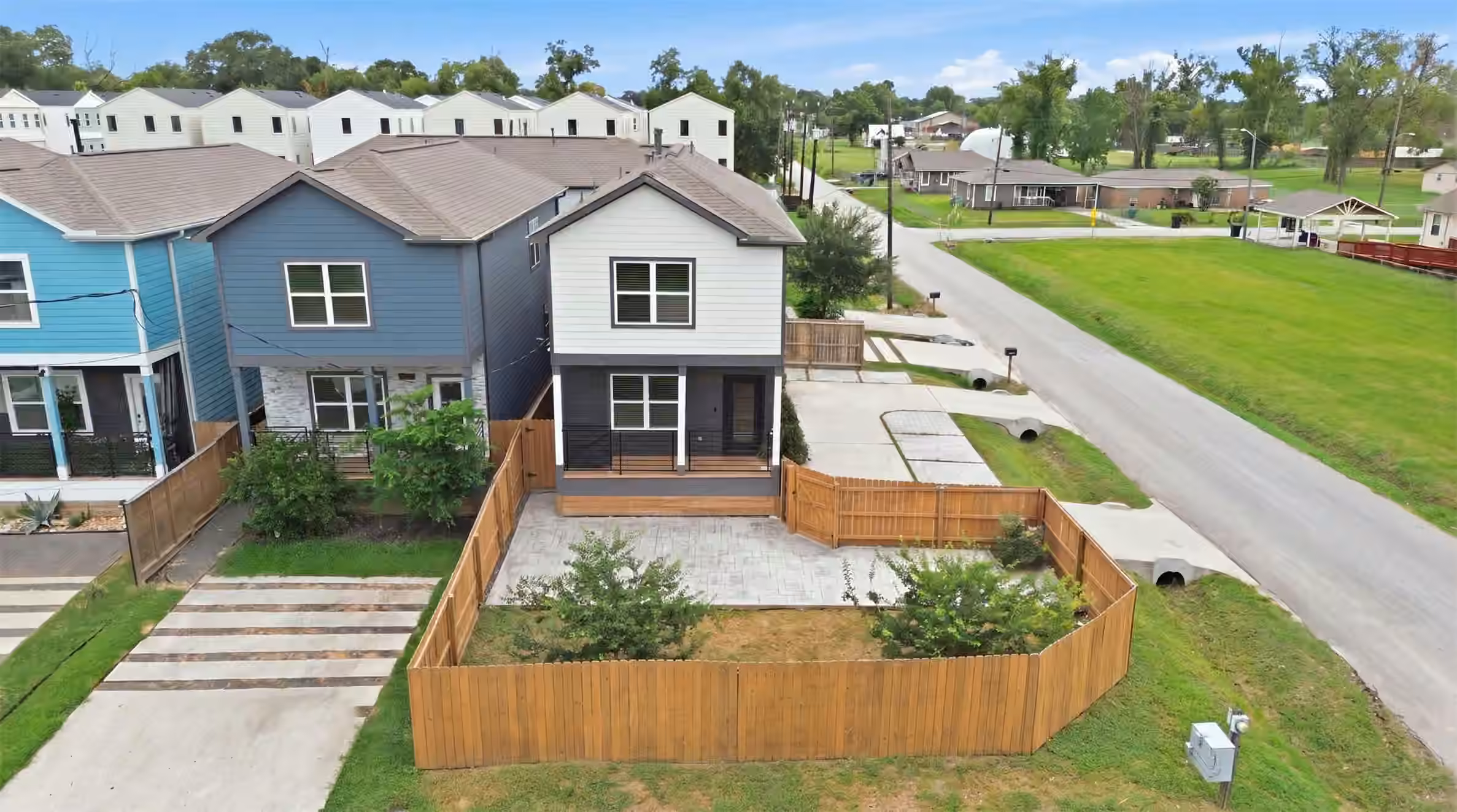 Photo 5 of 1847 Dewalt Street, Houston, TX