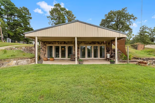 Photo of 18 Arrowhead Drive, Huntsville, TX 77320