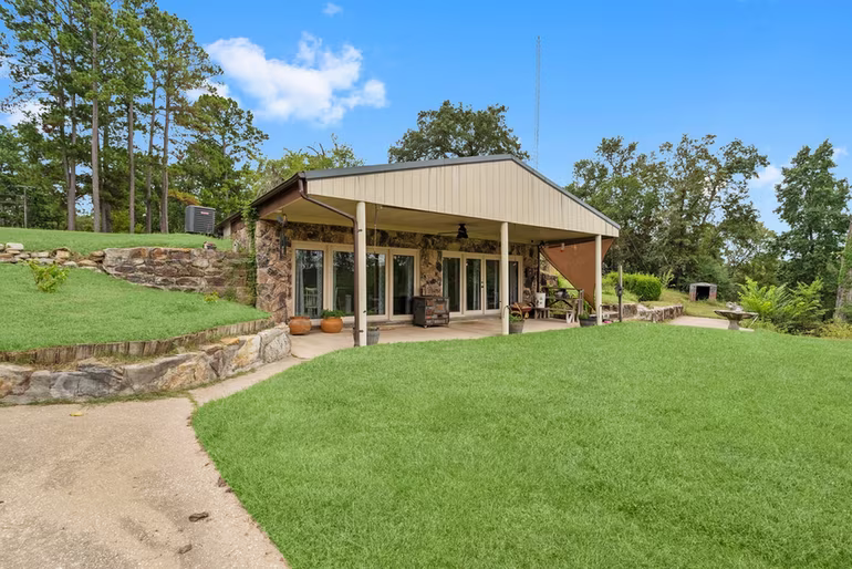 Photo 3 of 18 Arrowhead Drive, Huntsville, TX