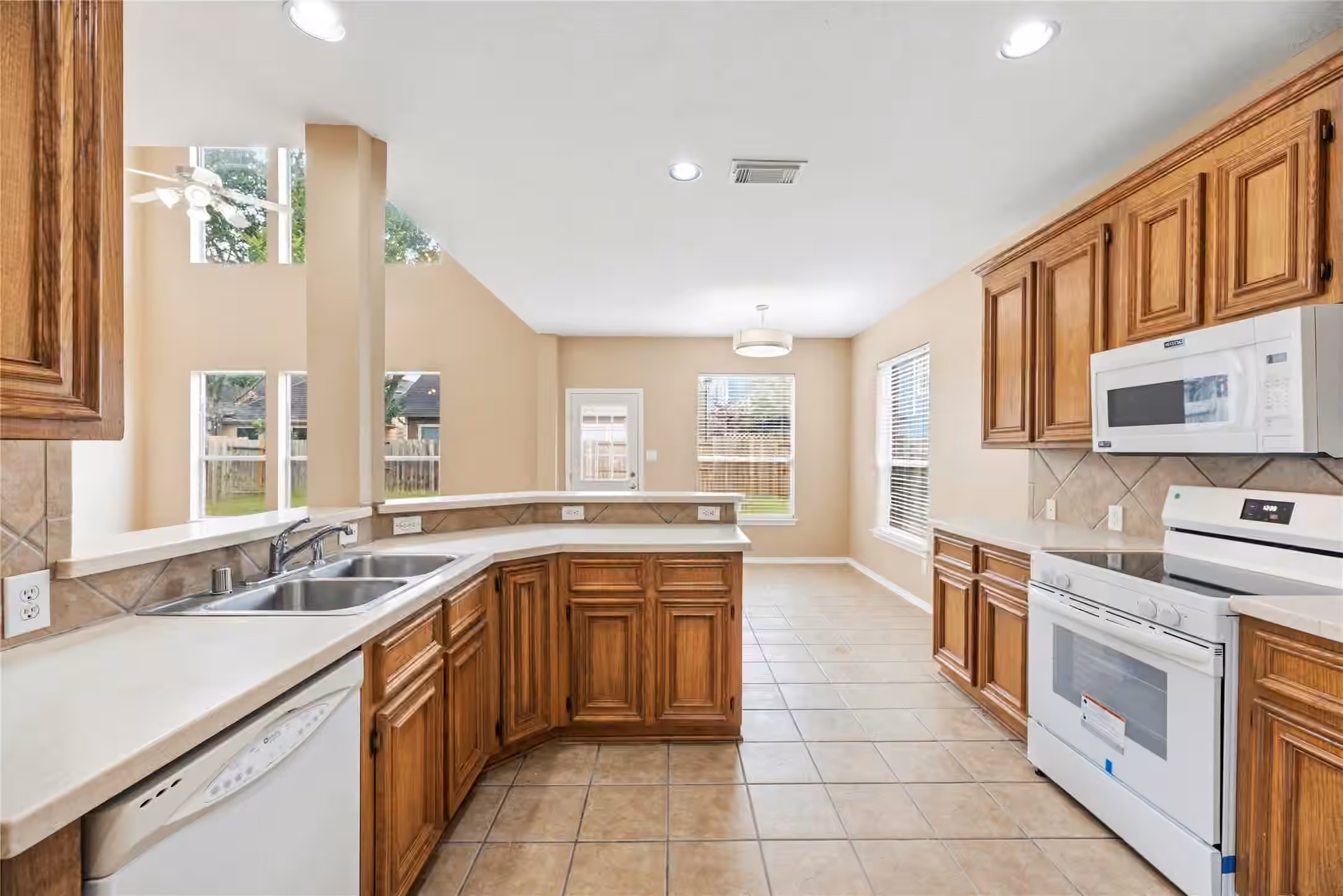 Photo 5 of 21702 Grand Hollow Lane, Katy, TX