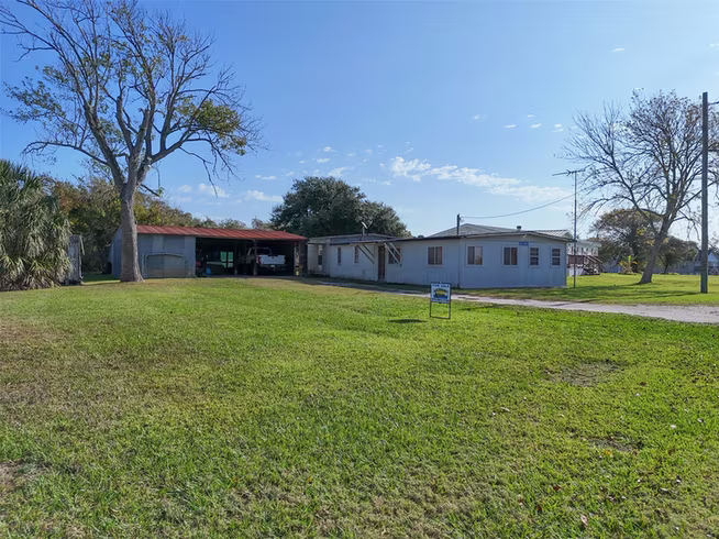 Photo of 686 County Road 257, Matagorda, TX