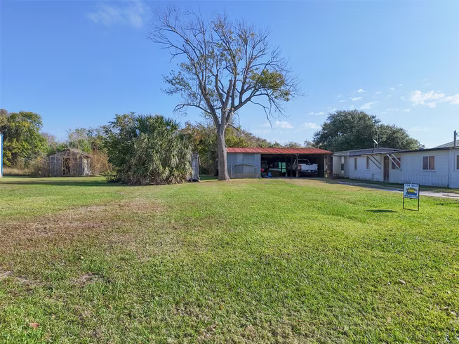 Photo 2 of 686 County Road 257, Matagorda, TX