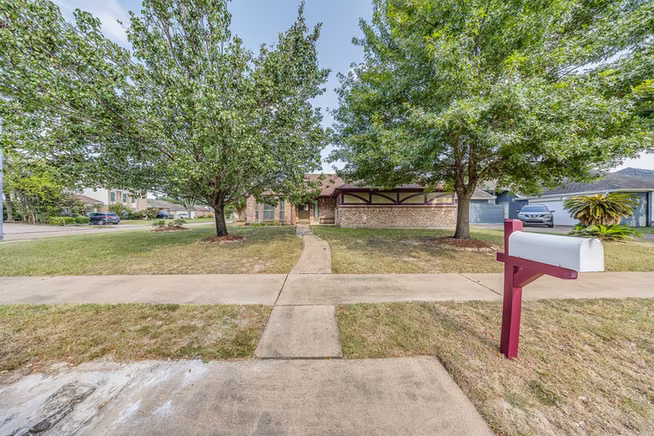Photo 7 of 9014 Arlington Forest Drive, Houston, TX