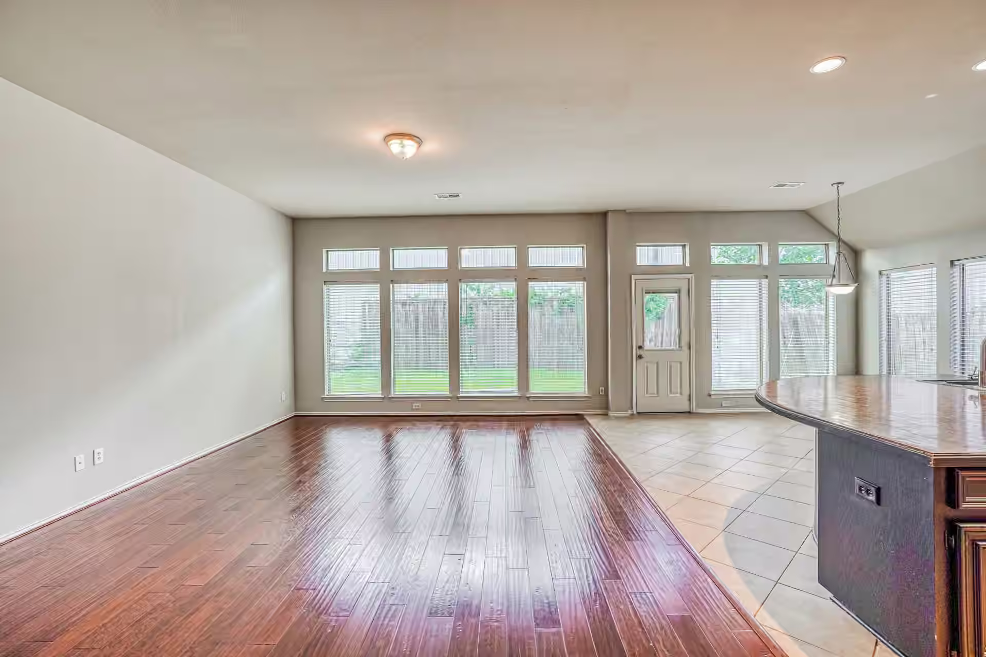 Photo 2 of 606 Red Oak Canyon Lane, La Marque, TX