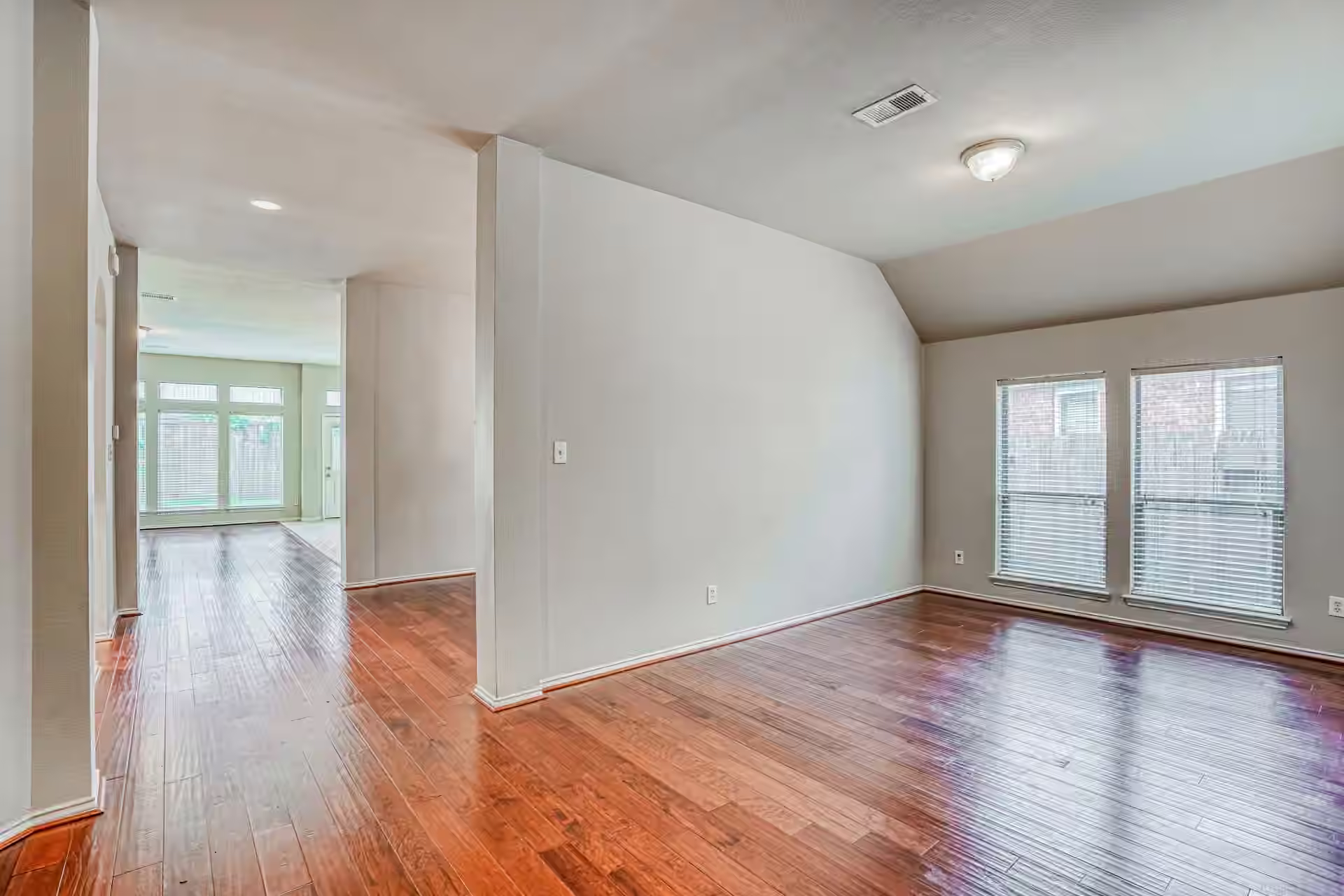 Photo 4 of 606 Red Oak Canyon Lane, La Marque, TX