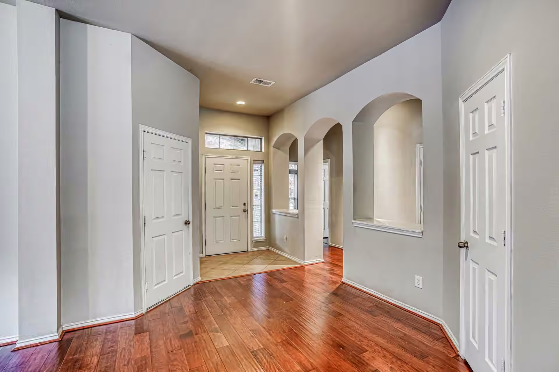 Photo 5 of 606 Red Oak Canyon Lane, La Marque, TX