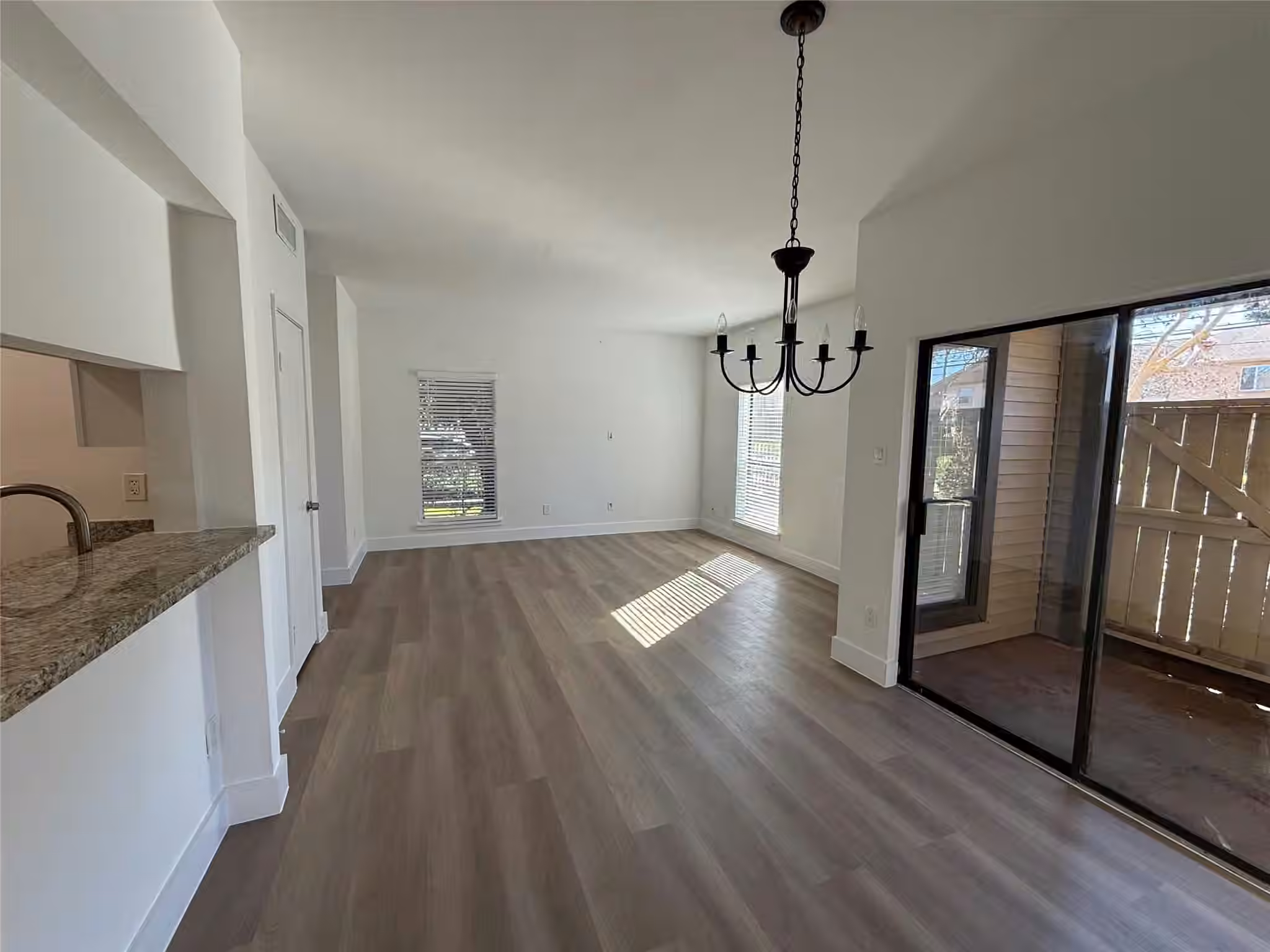 Photo 4 of 2025 Augusta Drive 207, Houston, TX