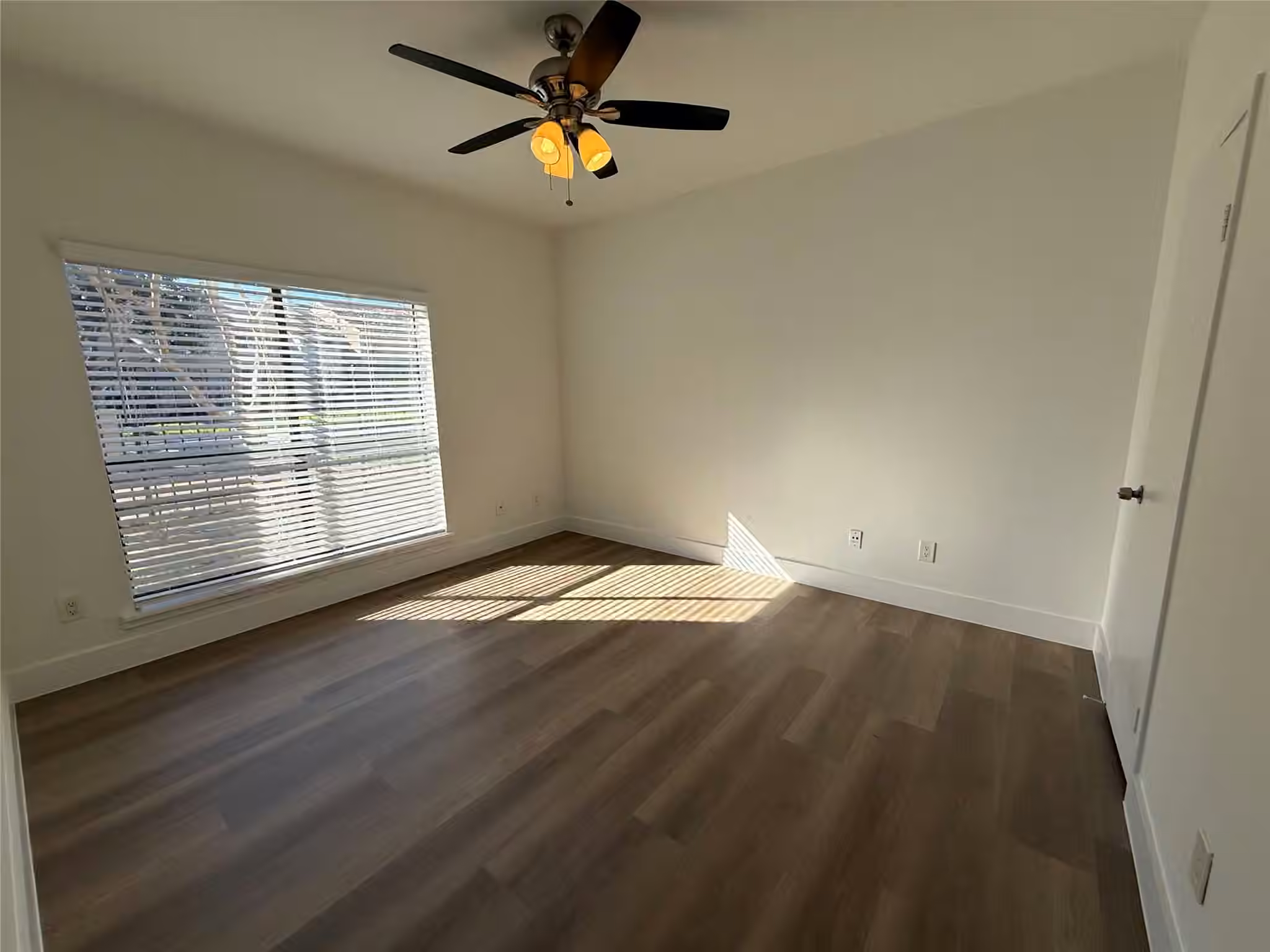 Photo 5 of 2025 Augusta Drive 207, Houston, TX