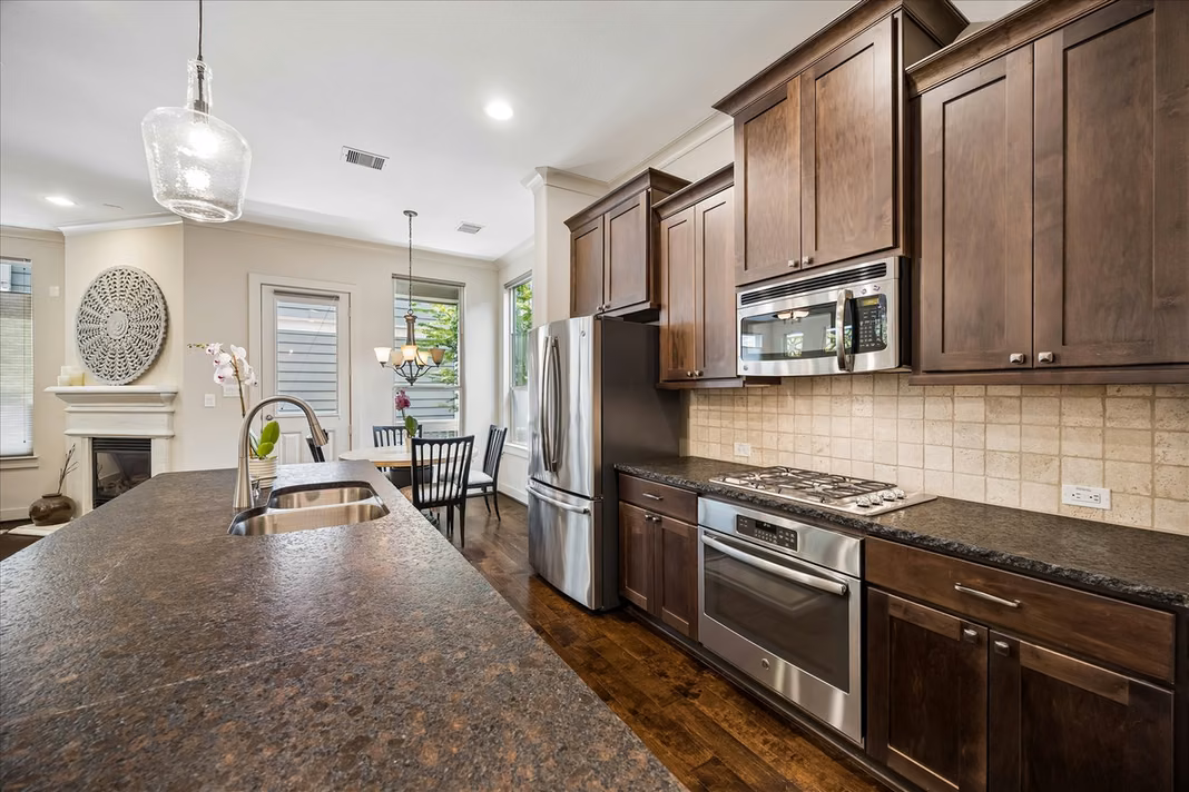 Photo 3 of 1517 Dyer Lake Lane, Houston, TX