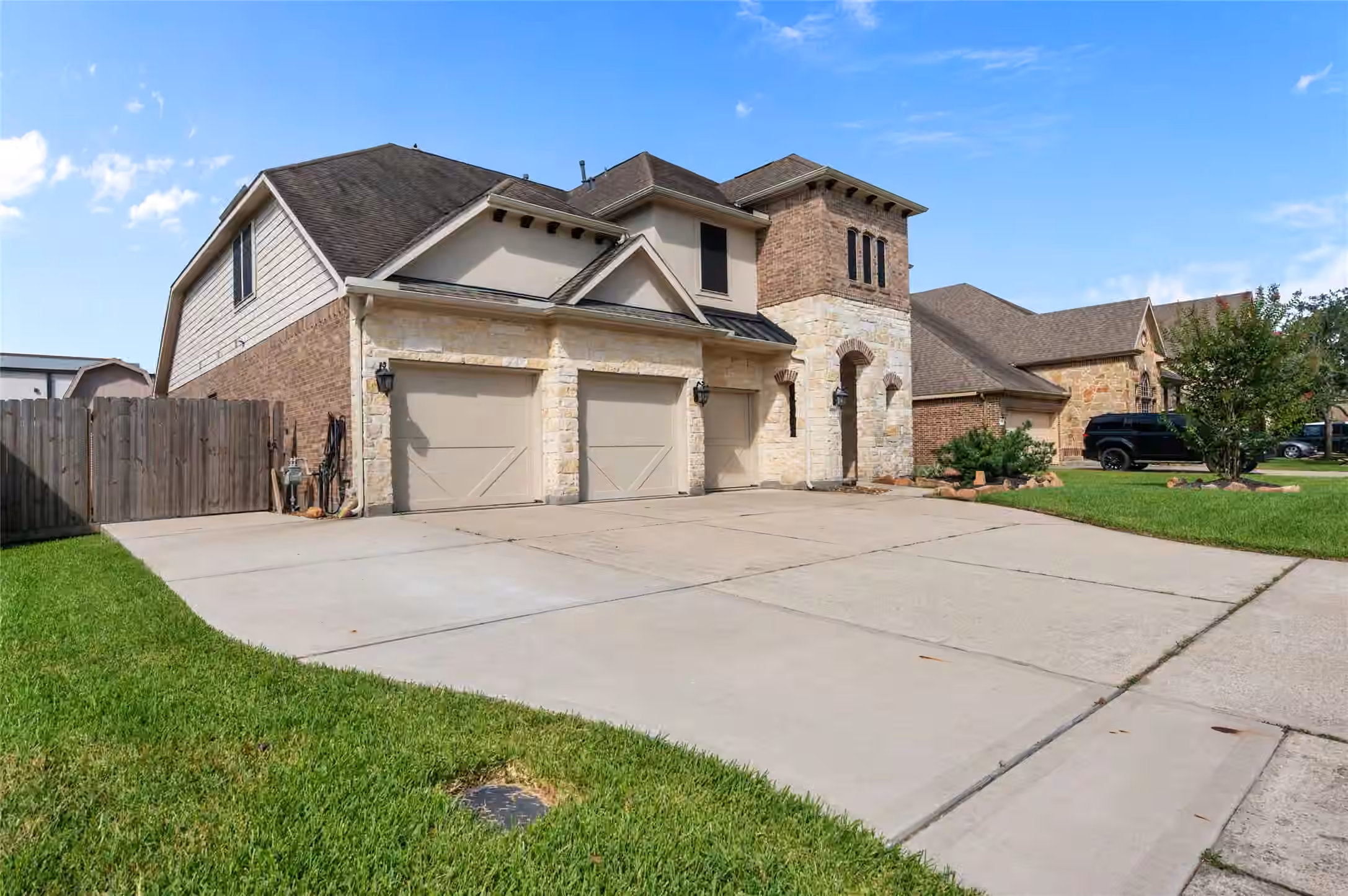 Photo 2 of 12411 Emerald Lane, Mont Belvieu, TX
