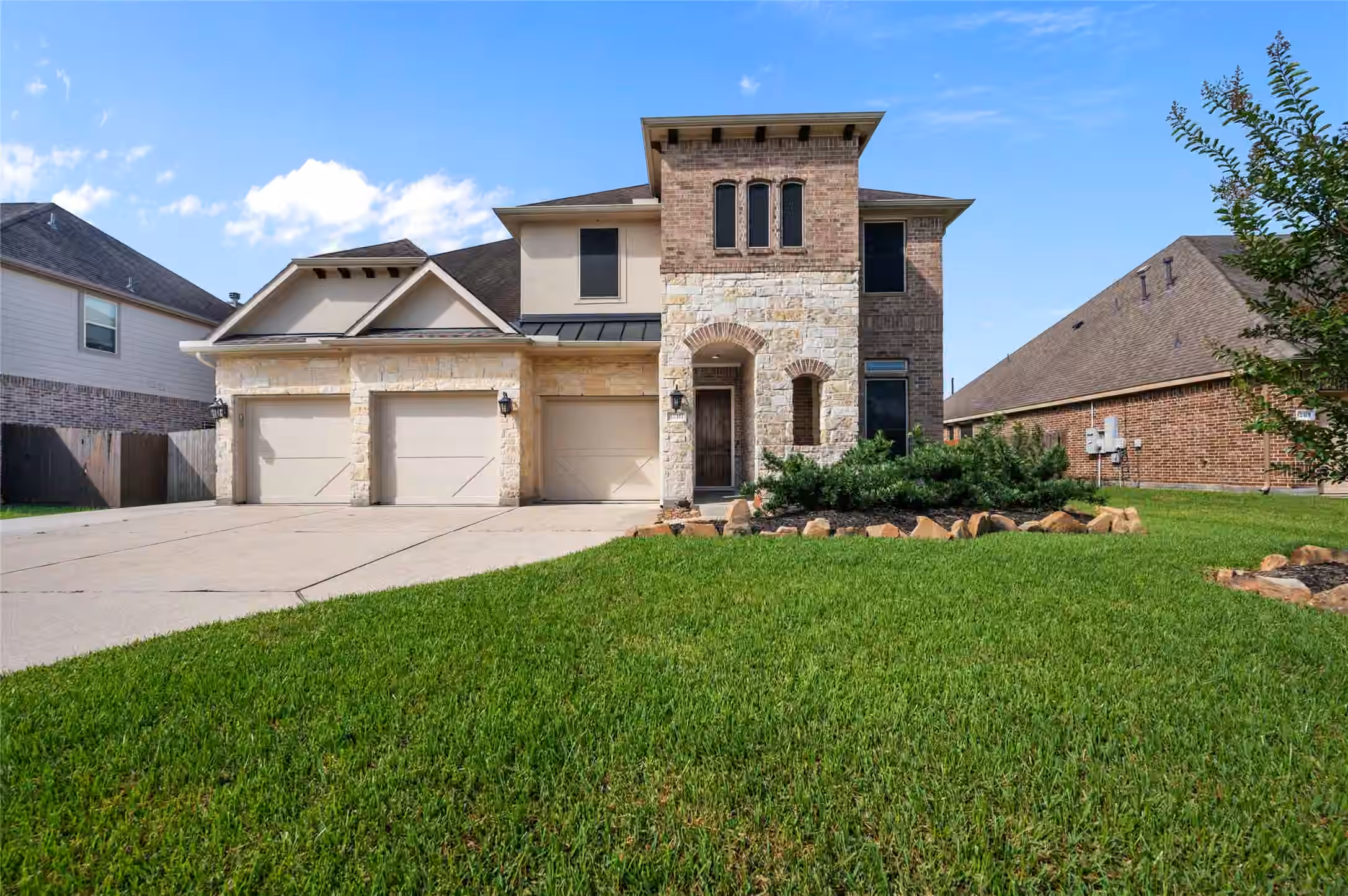 Photo 3 of 12411 Emerald Lane, Mont Belvieu, TX