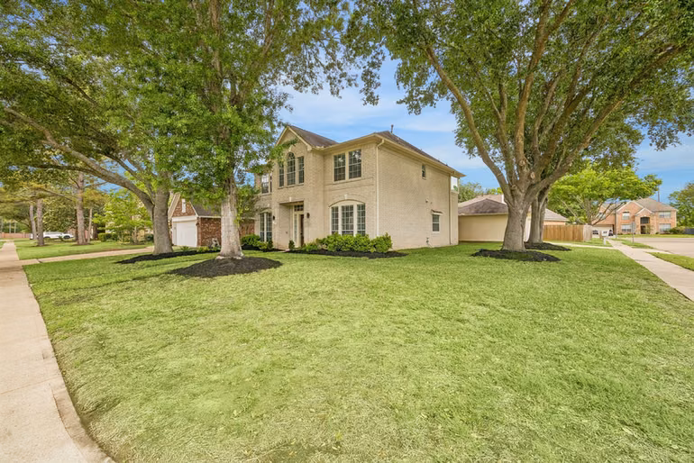 Photo 5 of 18502 Mill Path Court, Houston, TX