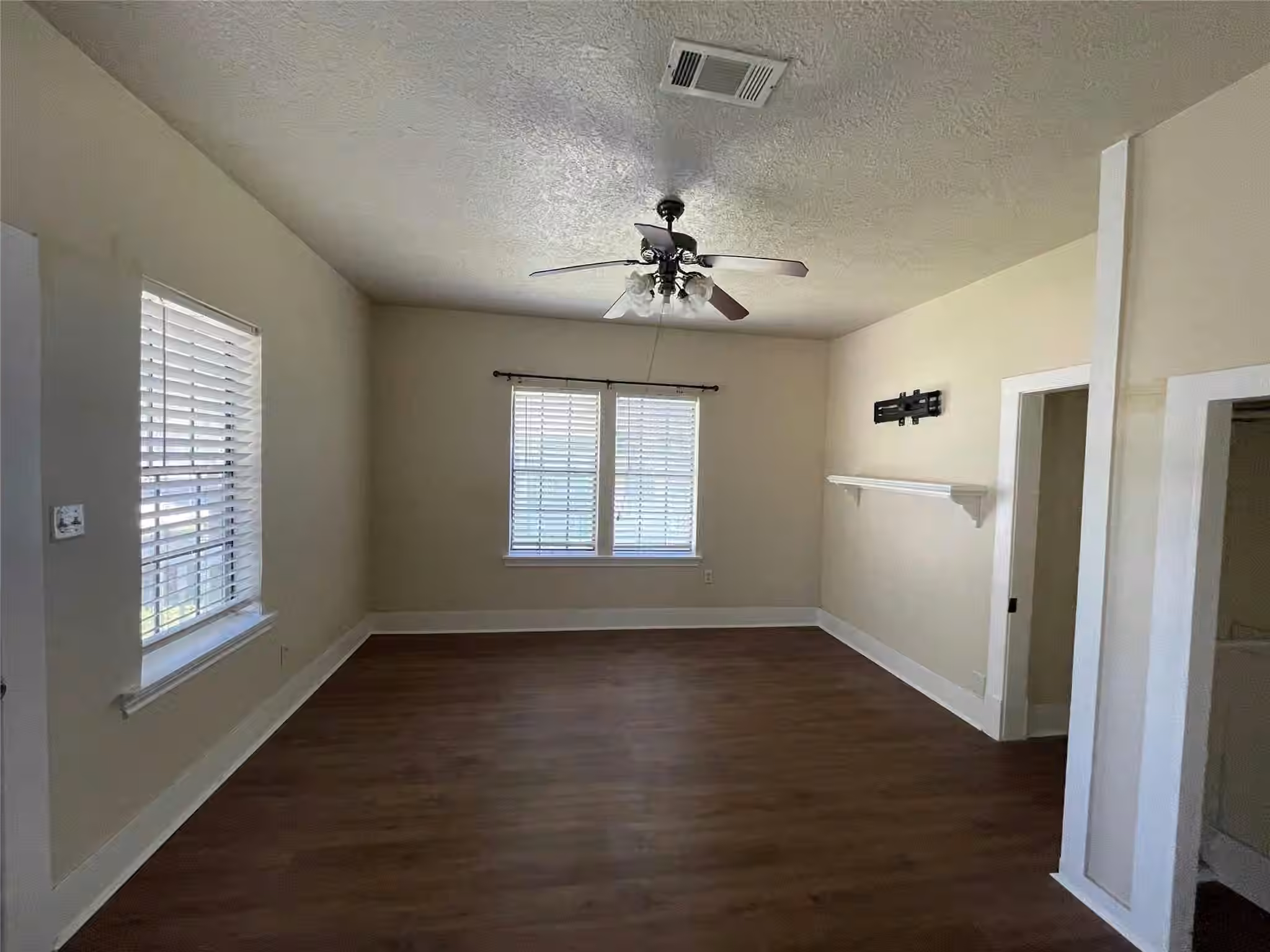 Photo 3 of 3105 Indiana Street, Baytown, TX