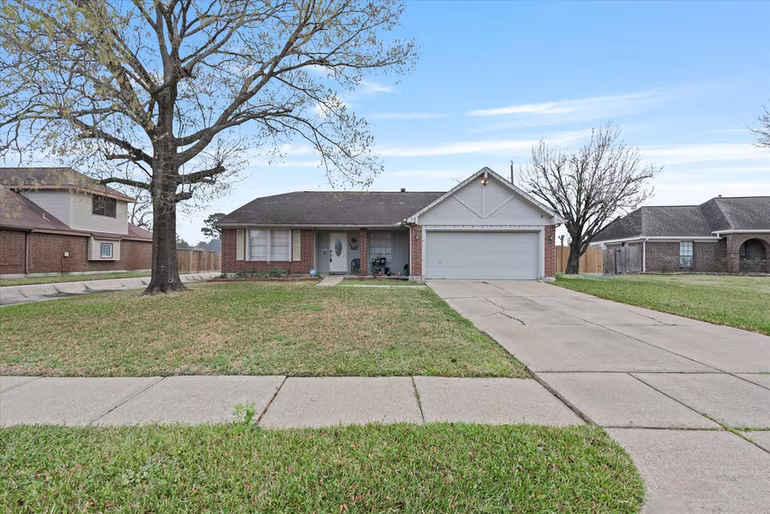 Photo 3 of 151 E Forest Lane, Houston, TX