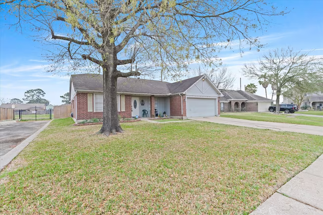 Photo 4 of 151 E Forest Lane, Houston, TX