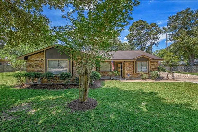 Photo of 19023 Lakeshire Street, Humble, TX