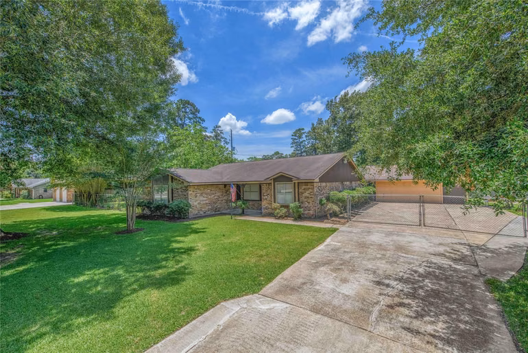 Photo 2 of 19023 Lakeshire Street, Humble, TX