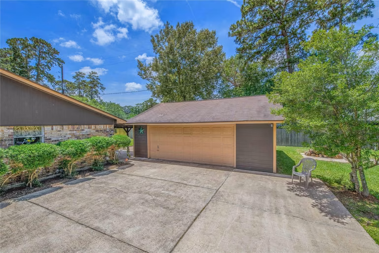 Photo 3 of 19023 Lakeshire Street, Humble, TX