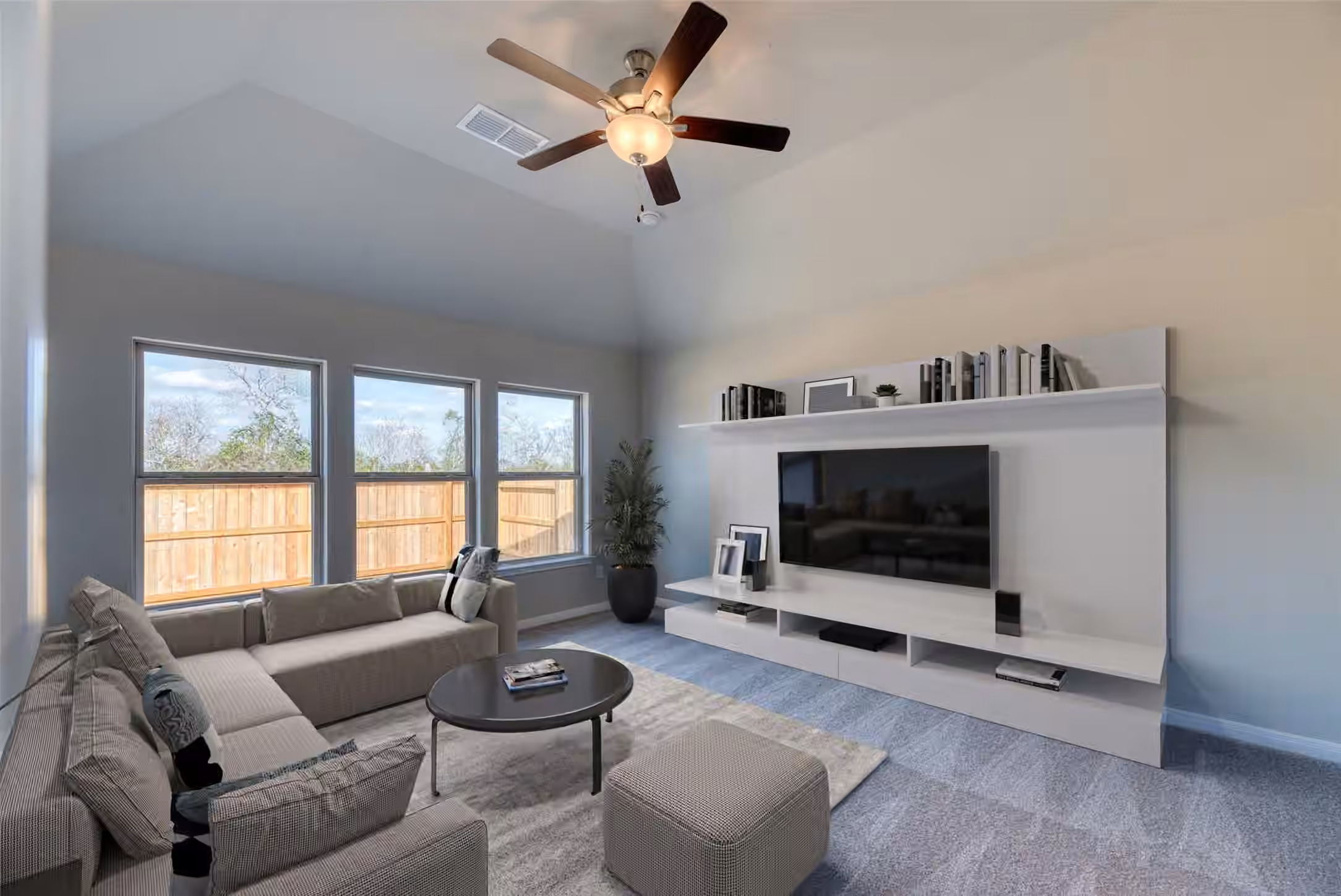 Photo 3 of 739 Hidden Meadow Street, Rosharon, TX