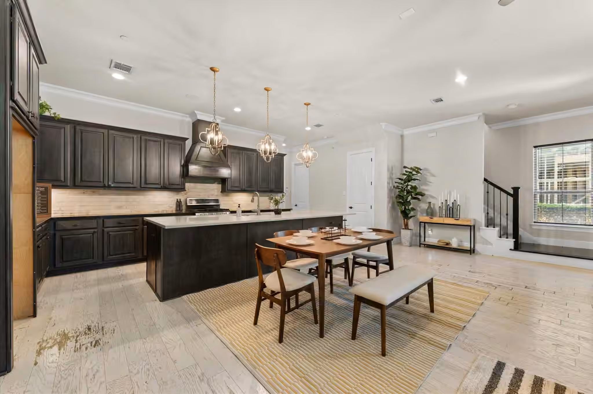 Photo 5 of 118 Stadium Drive, Sugar Land, TX