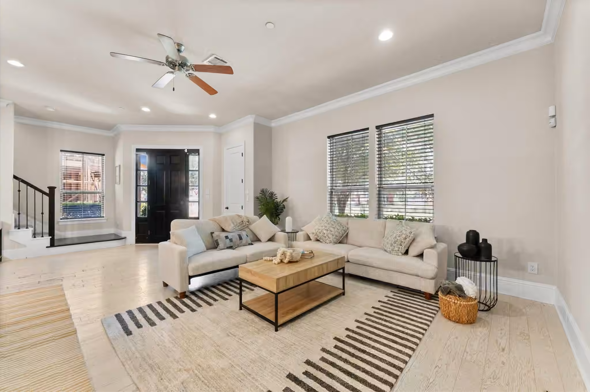 Photo 7 of 118 Stadium Drive, Sugar Land, TX
