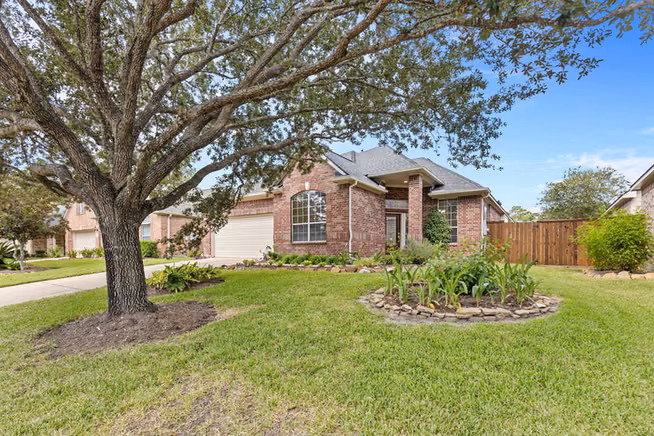 Photo 2 of 2404 S Venice Drive, Pearland, TX