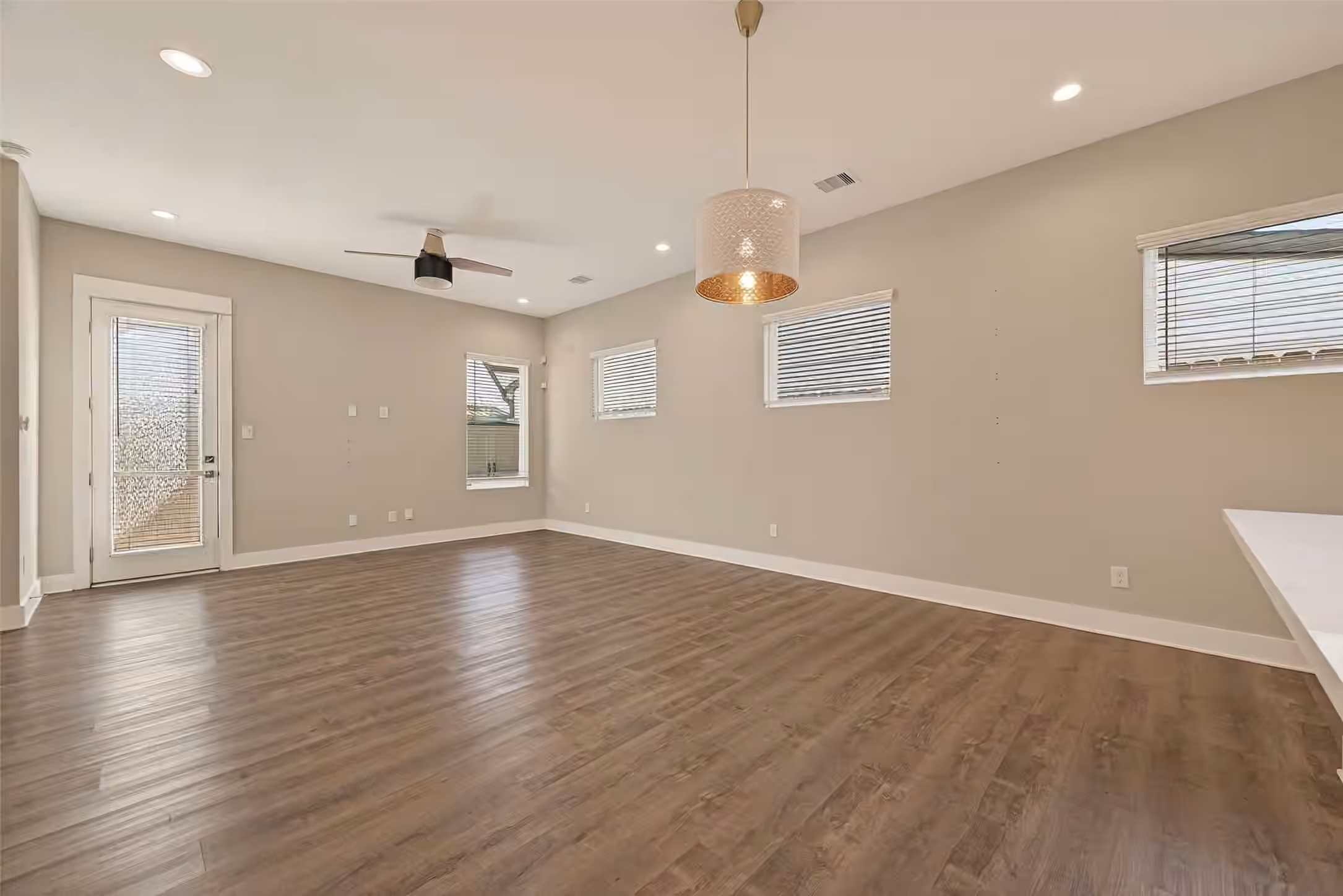 Photo 6 of 1257 W Tidwell Road, Houston, TX