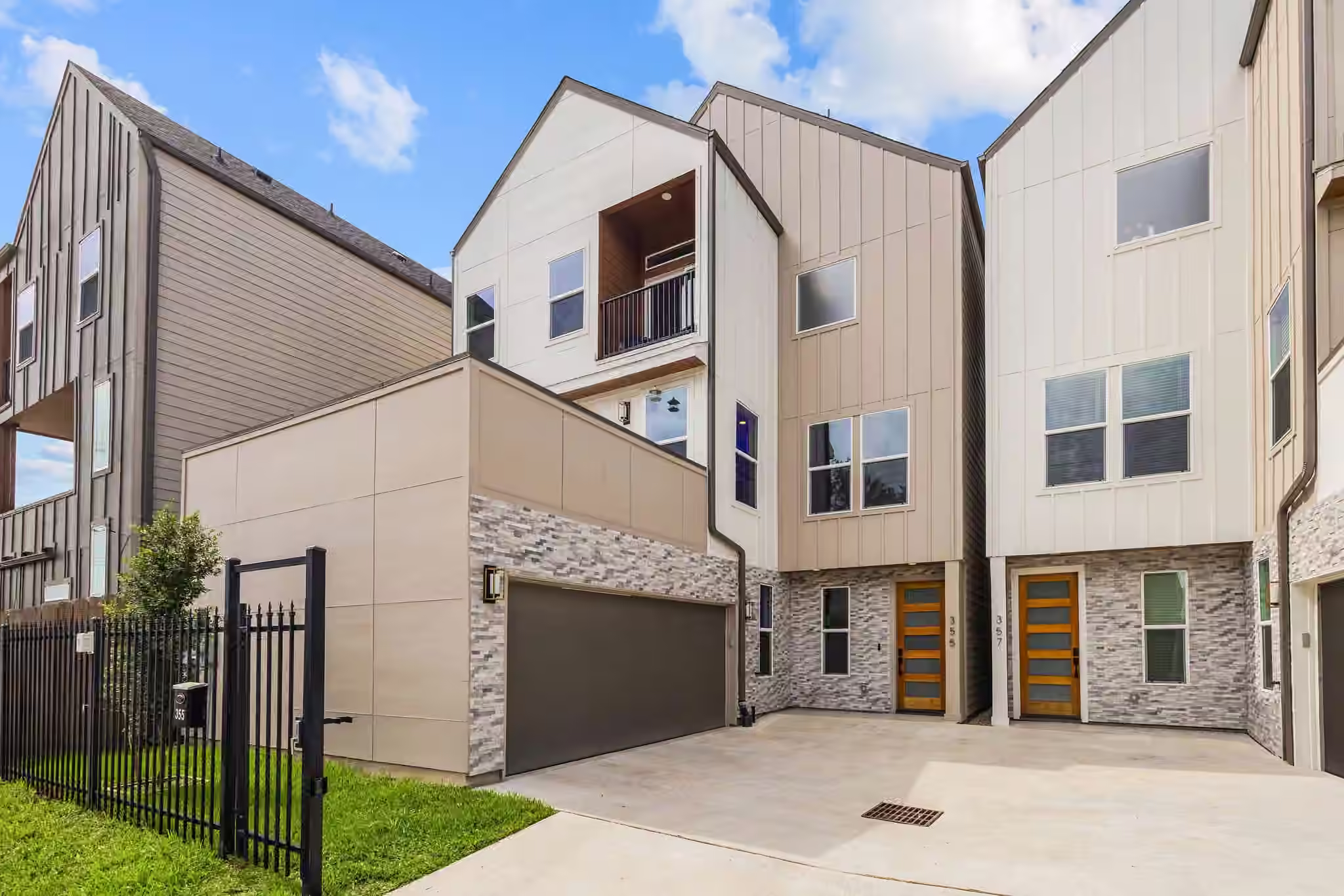 Photo 3 of 355 Cavalcade Street, Houston, TX