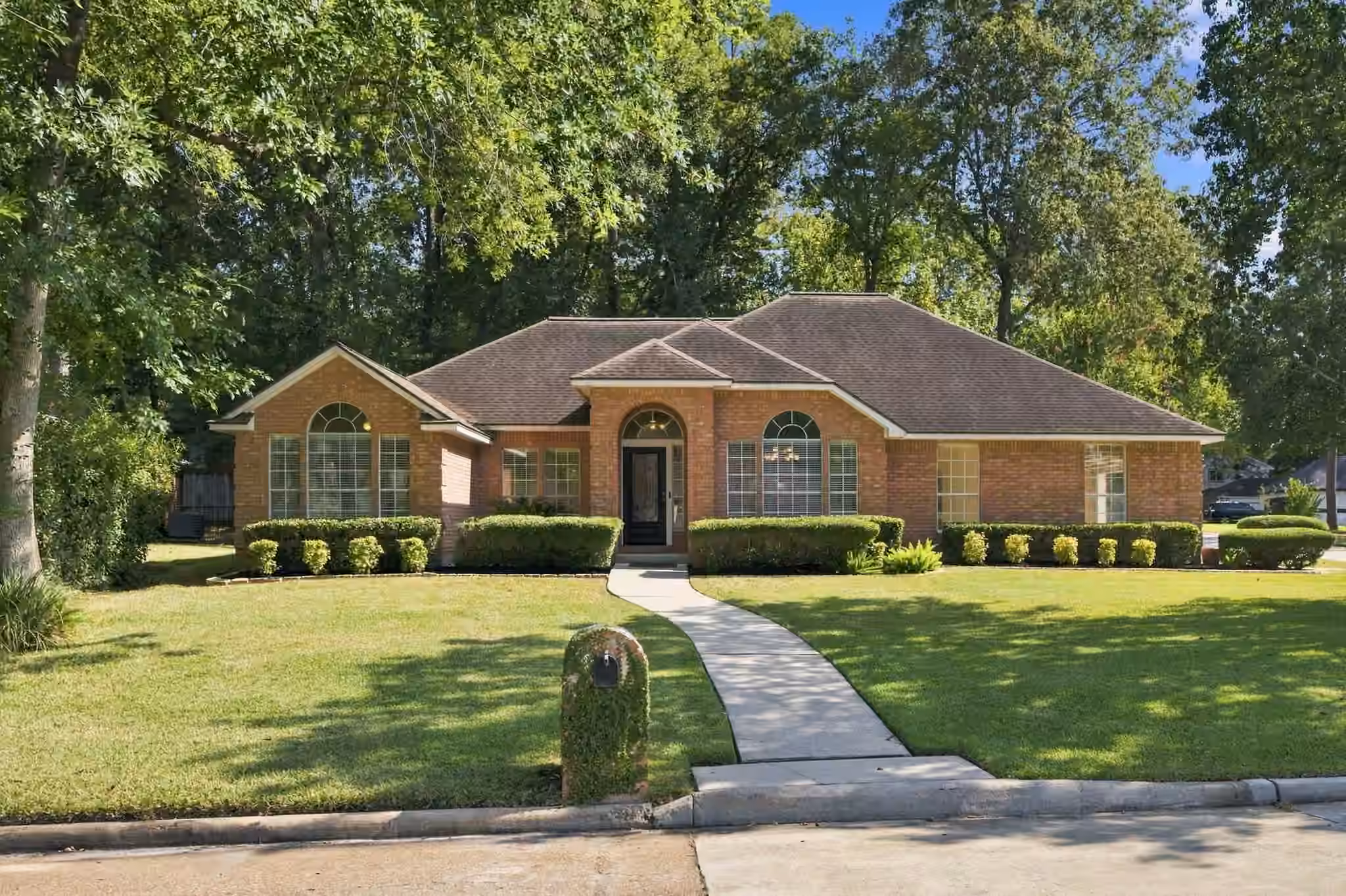 Photo 6 of 101 Lakeside Drive, Conroe, TX