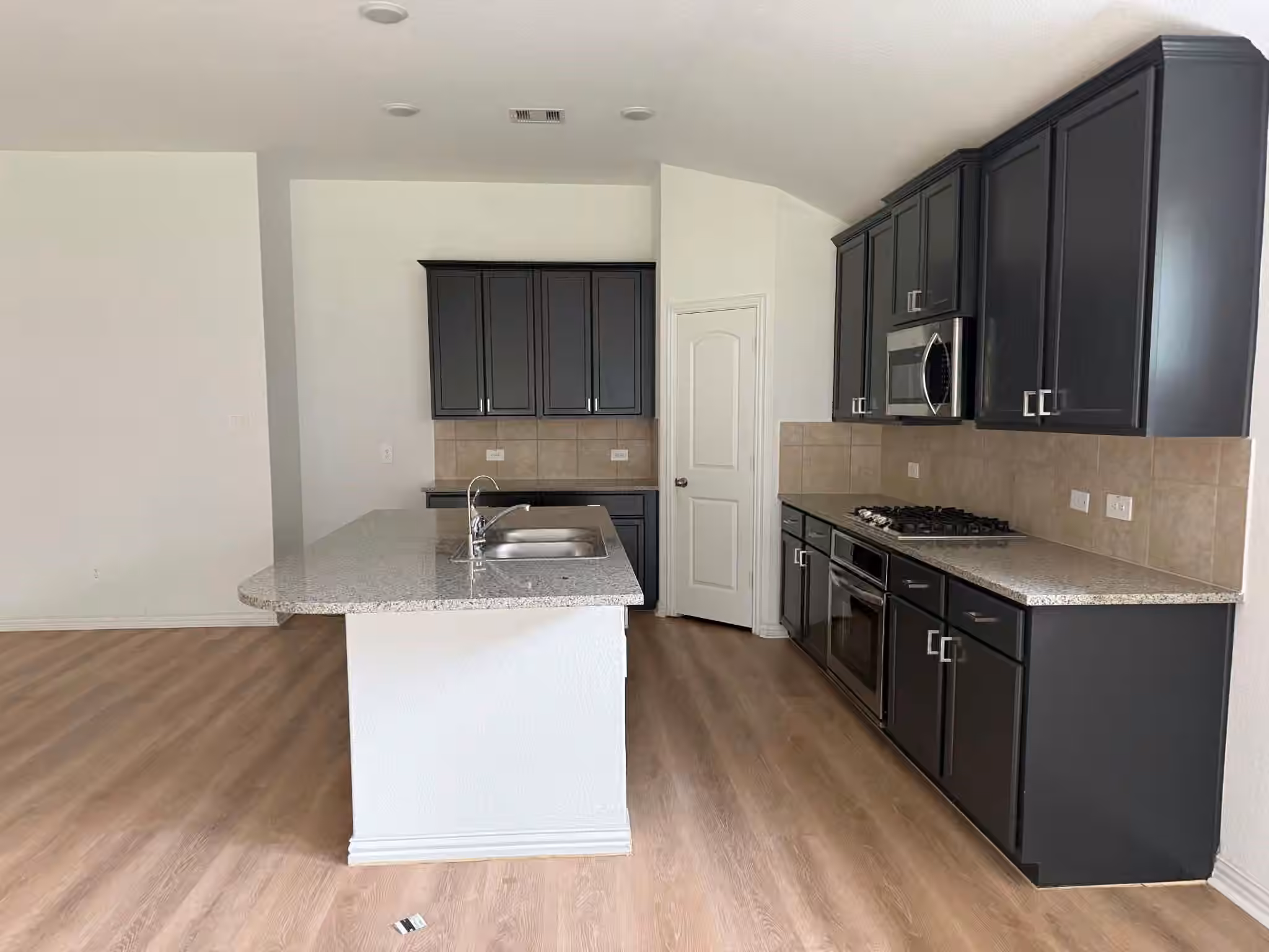 Photo 5 of 240 Scarlet Maple Way, Conroe, TX