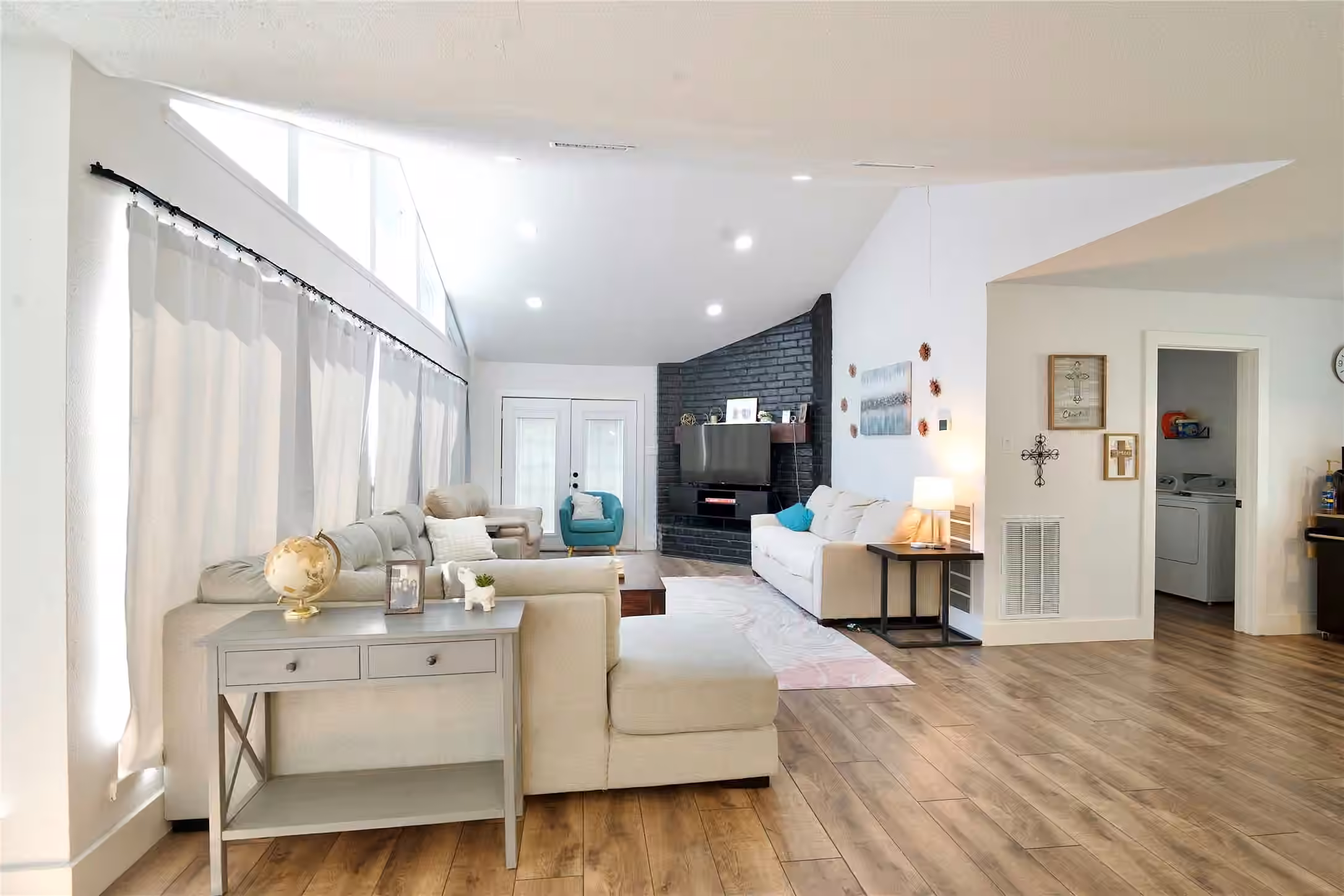 Photo 4 of 13529 Woodchester Drive, Sugar Land, TX