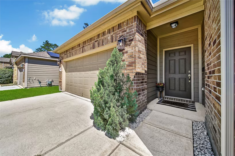 Photo 3 of 4343 Roaring Timber Drive, Conroe, TX