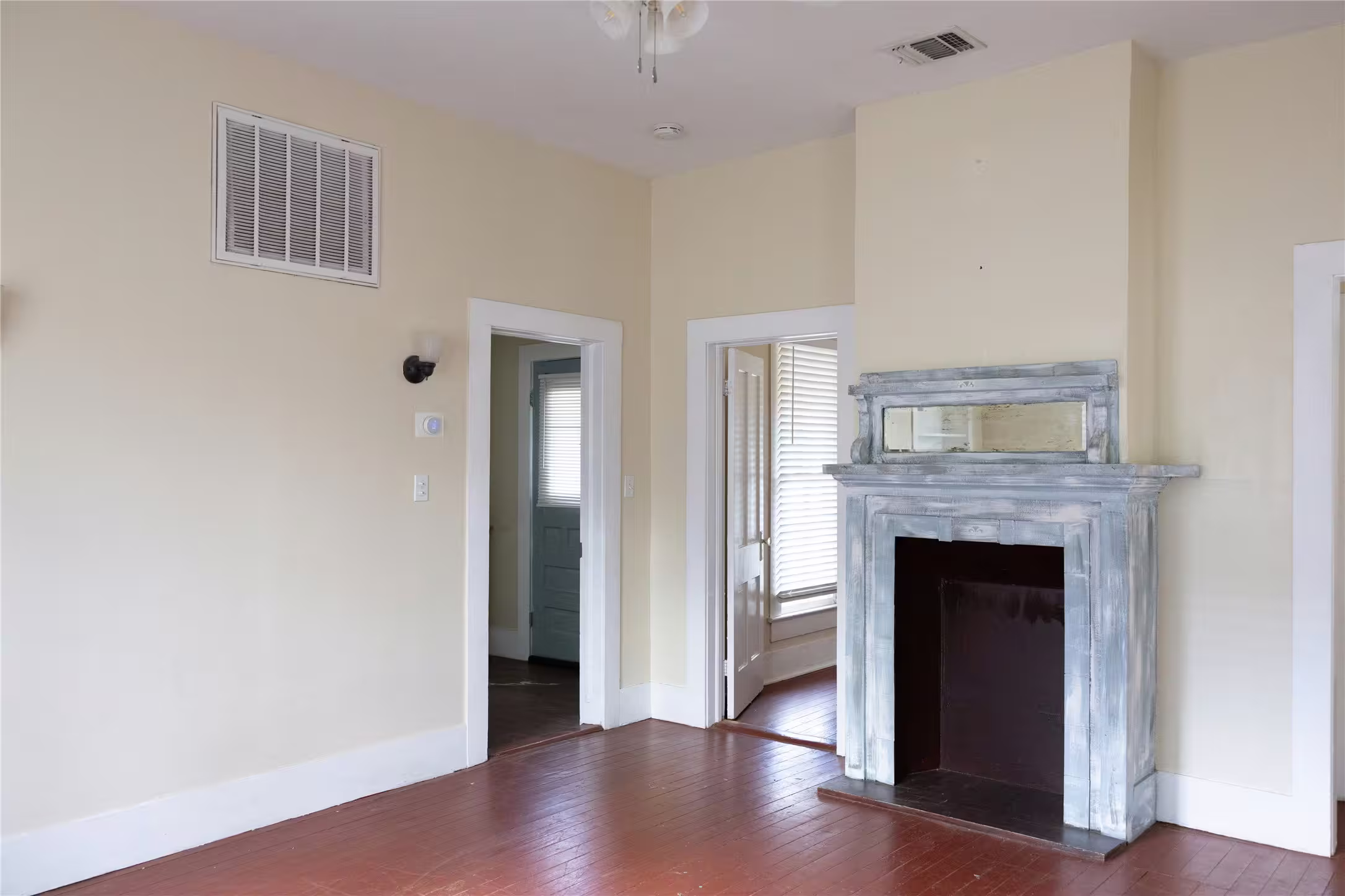 Photo 4 of 402 Alamo Street, El Campo, TX