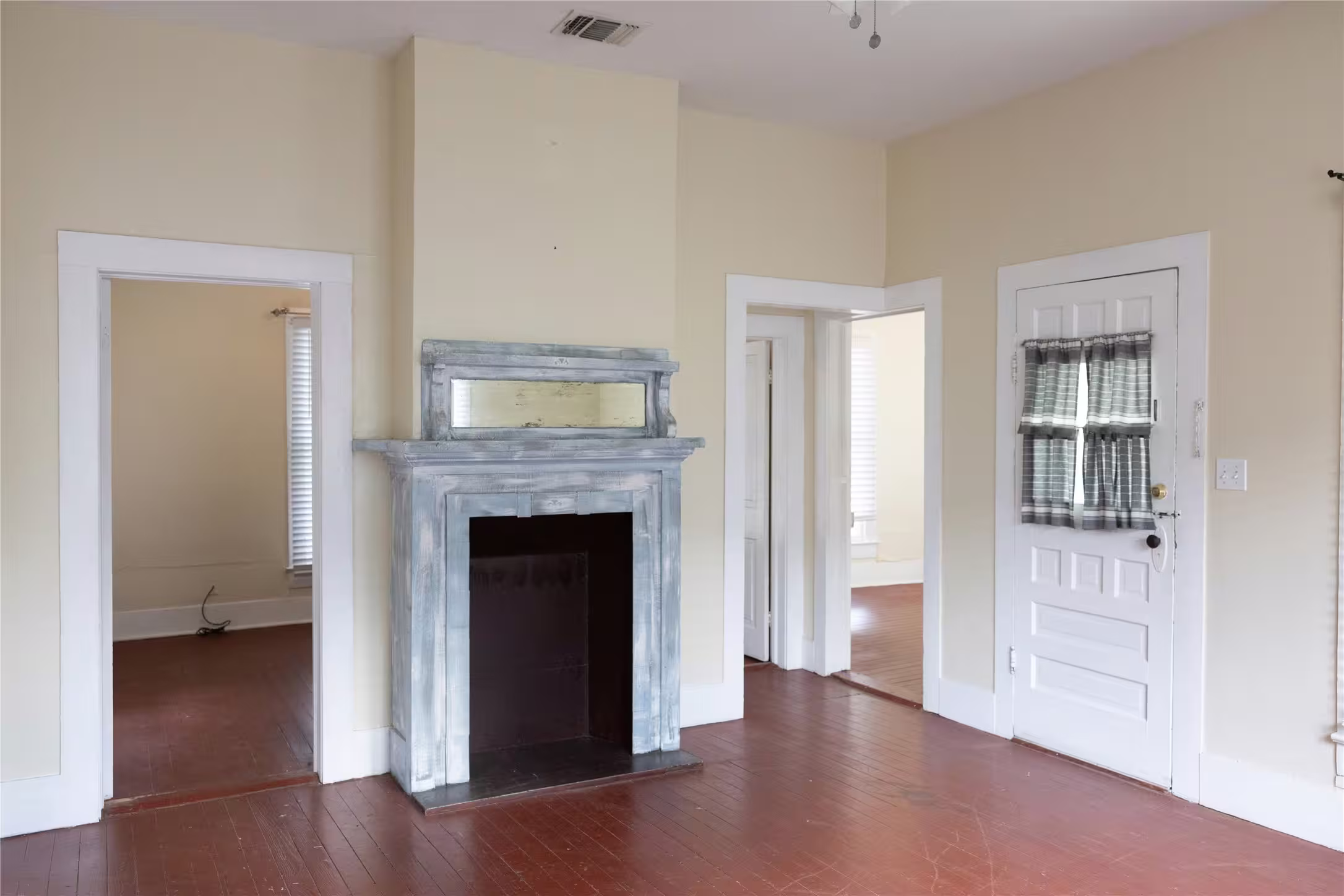 Photo 5 of 402 Alamo Street, El Campo, TX