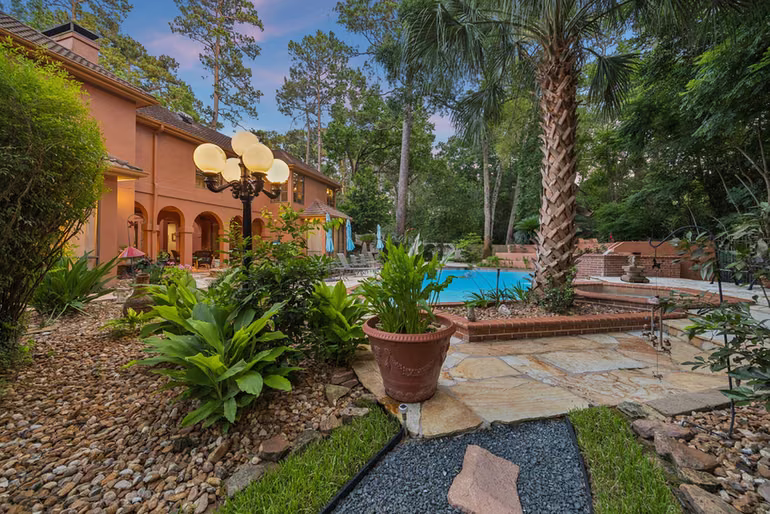 Photo 6 of 2303 Woods Estates Drive, Kingwood, TX