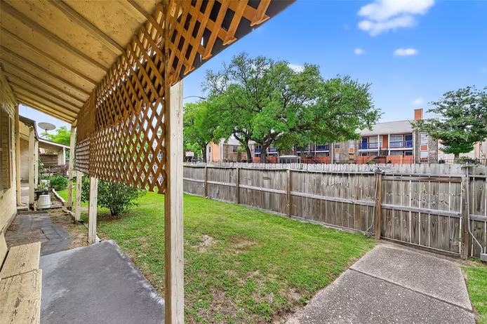 Photo 4 of 6201 Ranchester Drive 4, Houston, TX