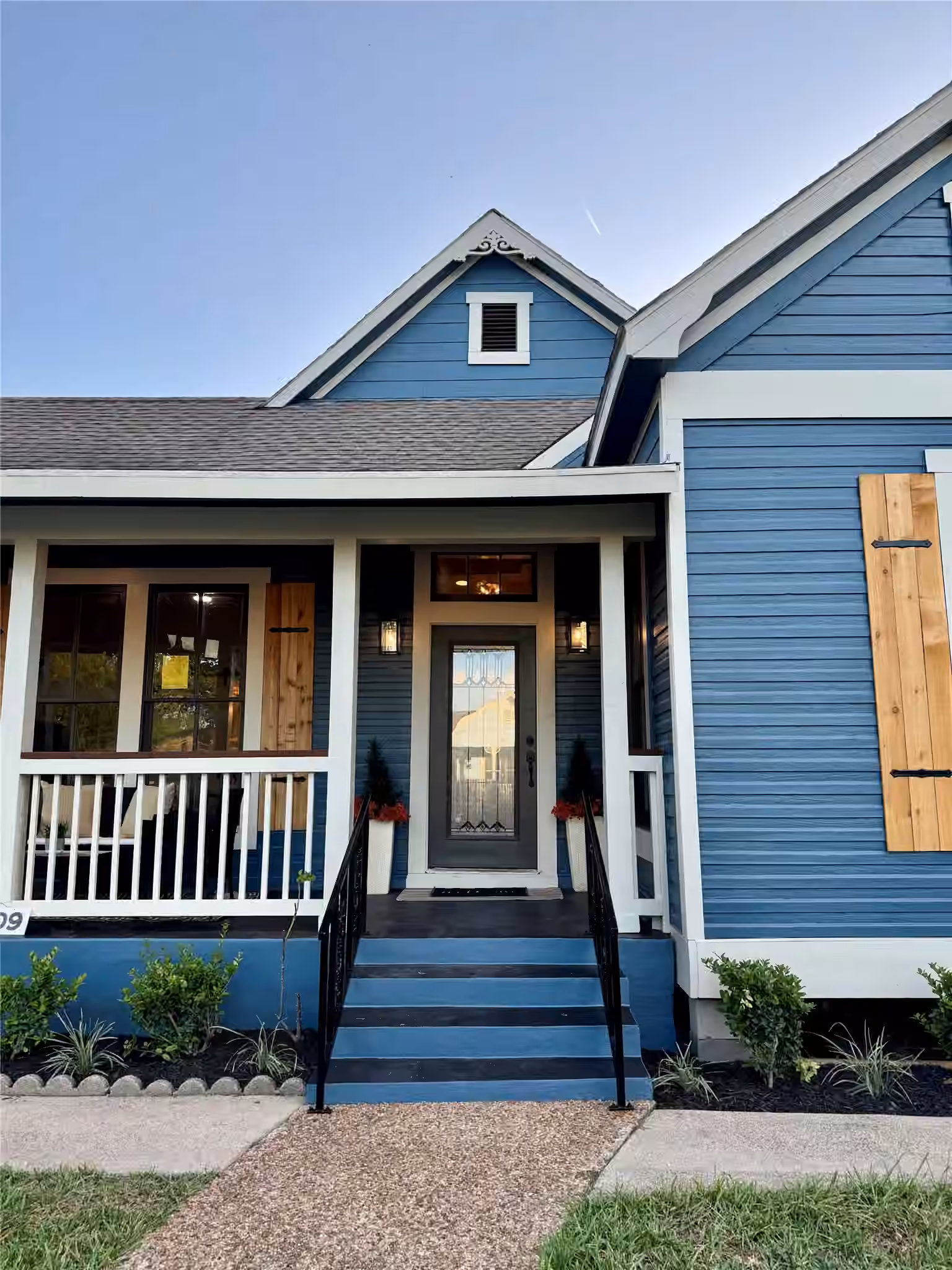 Photo 3 of 2109 Gentry Street, Houston, TX