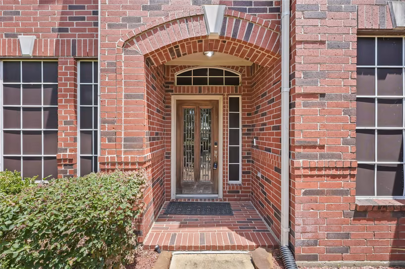 Photo 2 of 10626 Sterling Manor Drive, Spring, TX