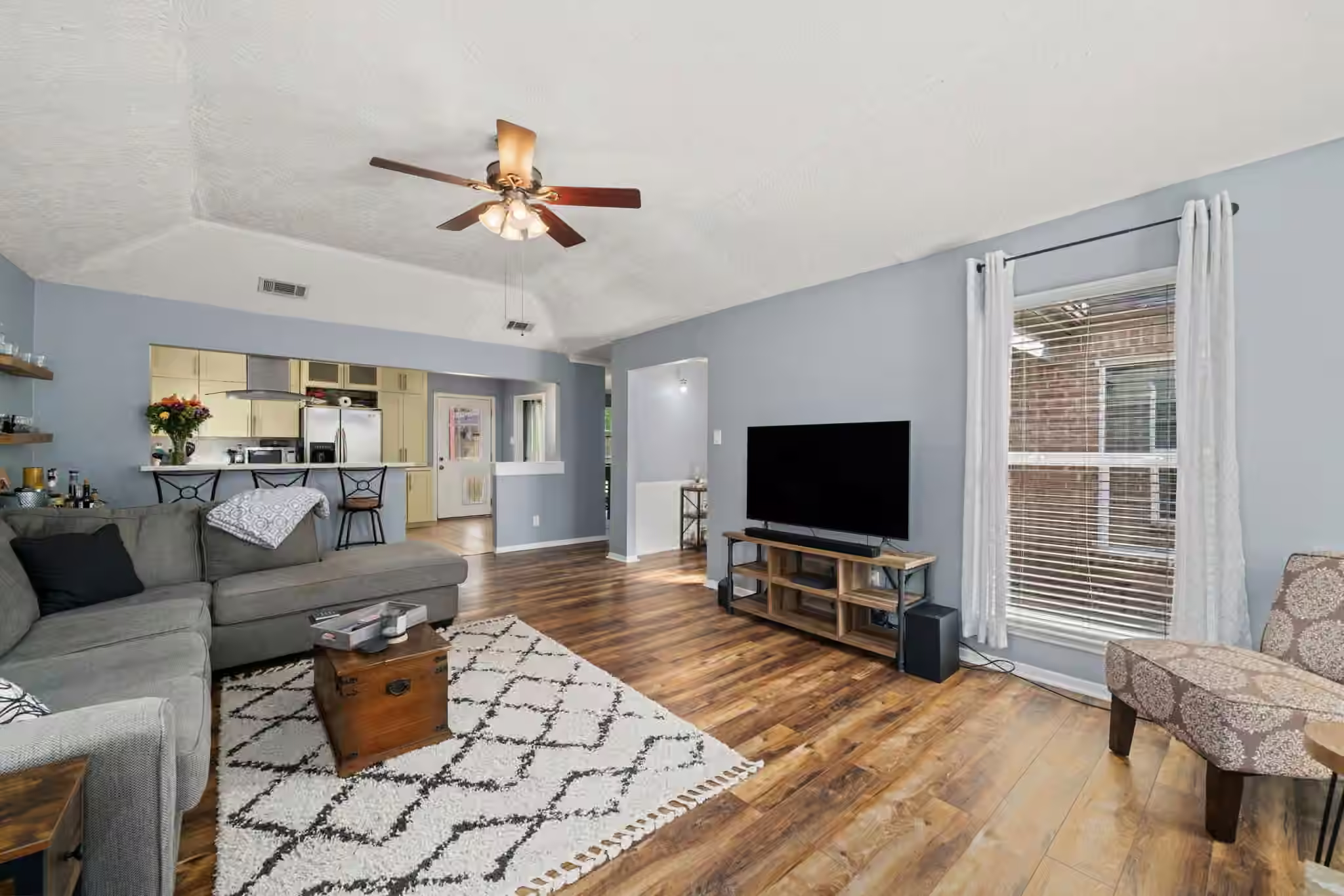 Photo 6 of 2103 Cherry Bend Drive, Houston, TX