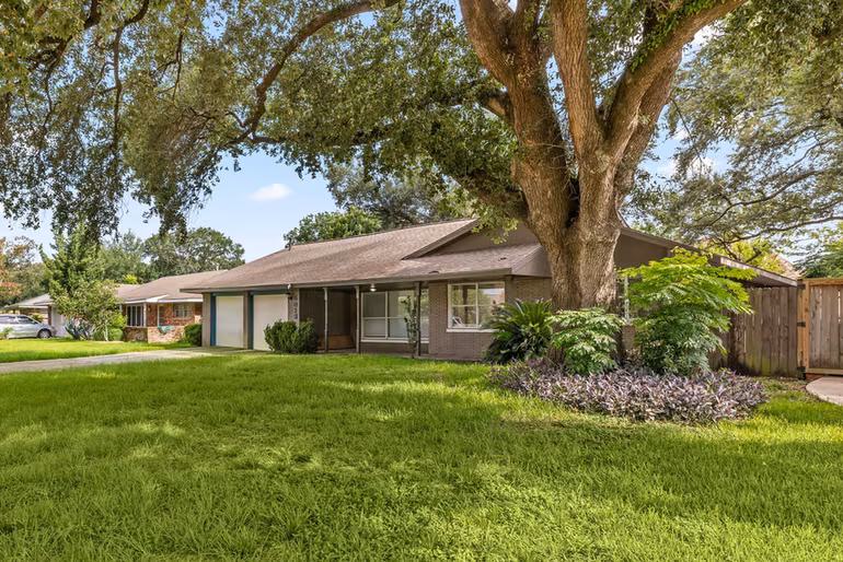 Photo 4 of 5018 Willowbend Boulevard, Houston, TX