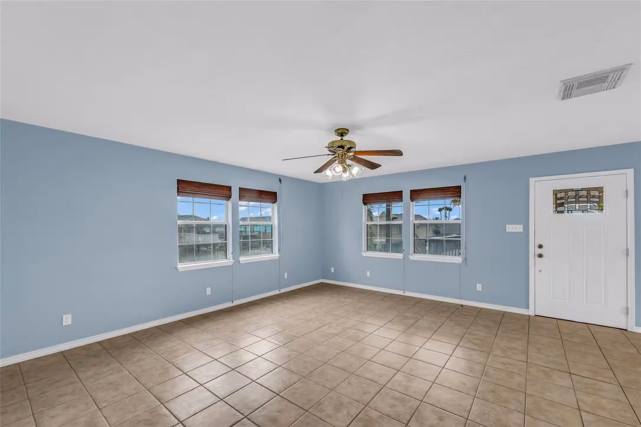 Photo 7 of 16526 Nassau Way, Jamaica Beach, TX