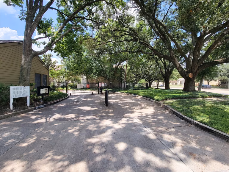 Photo of 10047 Westpark Drive 21, Houston, TX 77042