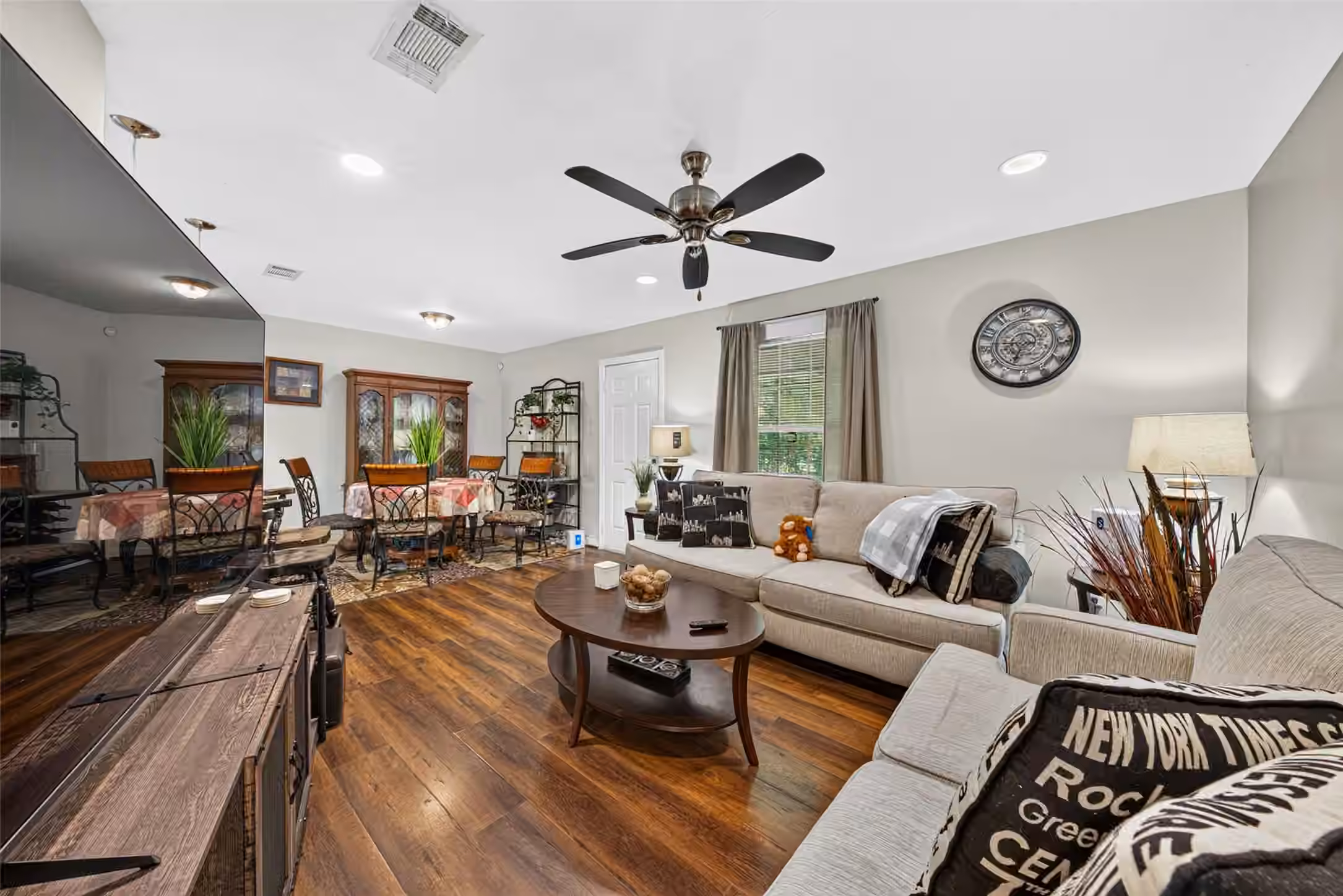 Photo 3 of 6039 Willow Glen Drive, Houston, TX