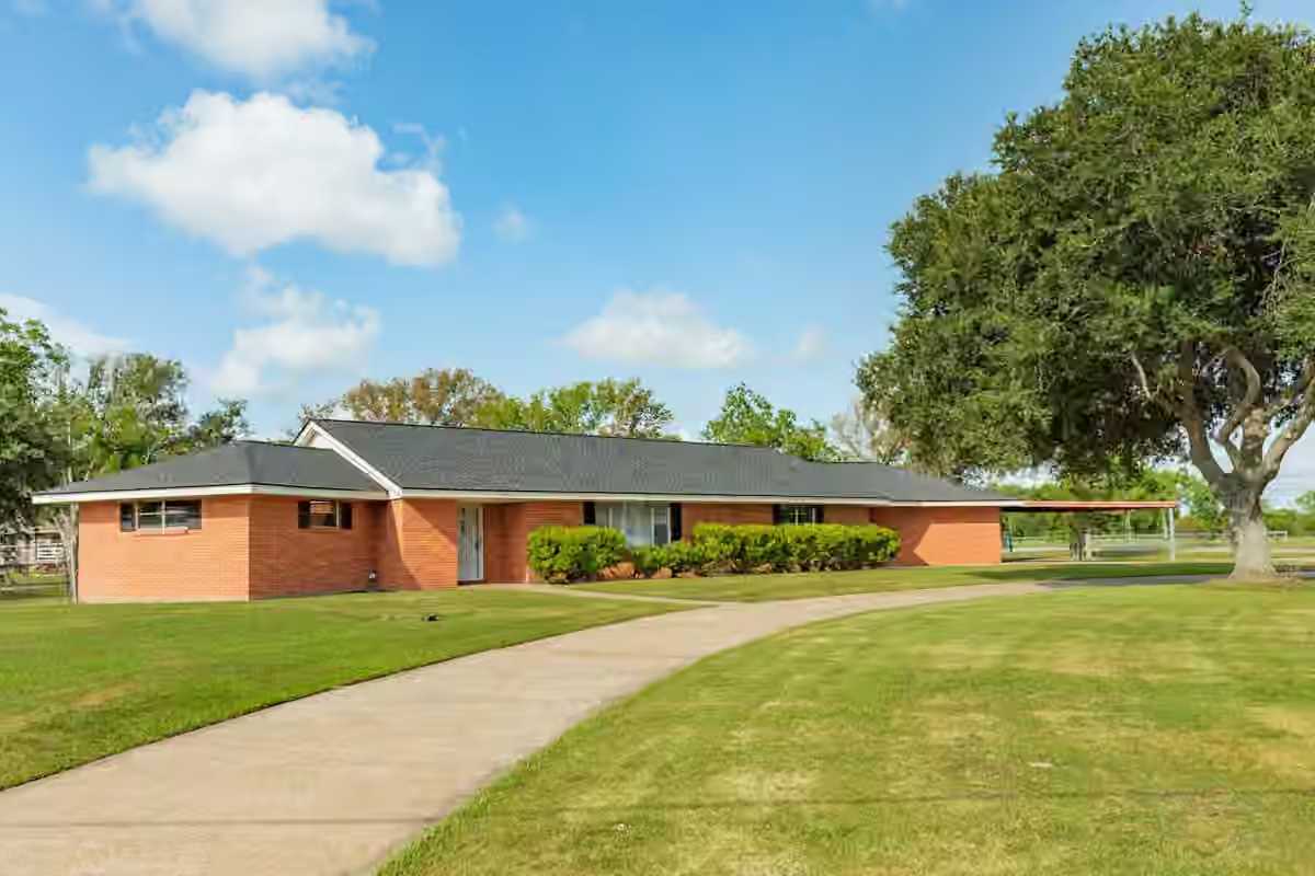 Photo 2 of 2922 County Road 209, Danbury, TX
