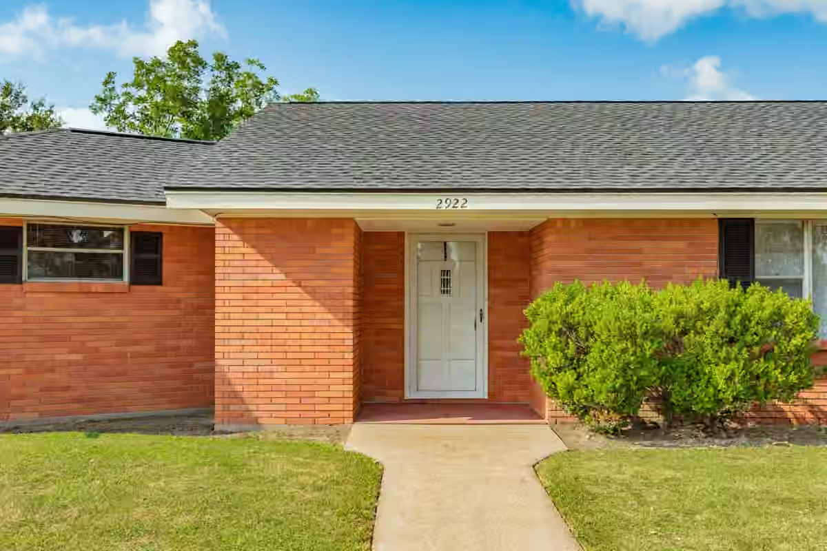 Photo 3 of 2922 County Road 209, Danbury, TX